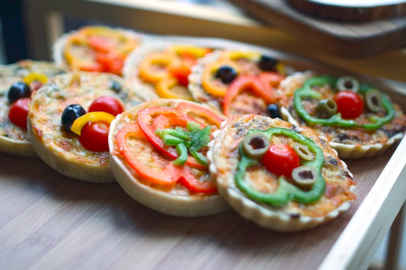 Fresh and vibrant food platter at Green lantern pizza